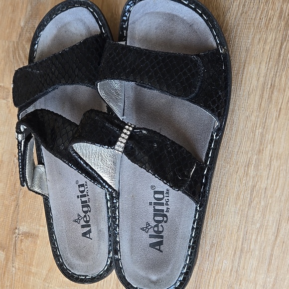 Alegria Karmen Black Snakeskin Slip On Sandals Size 38/ US8 - Picture 2 of 7